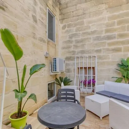 Stunning 1br With Private Terrace In Bormla By 360 Estates