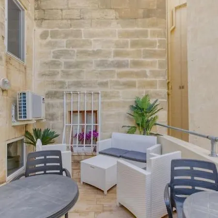 Stunning 1br With Private Terrace In Bormla By 360 Estates