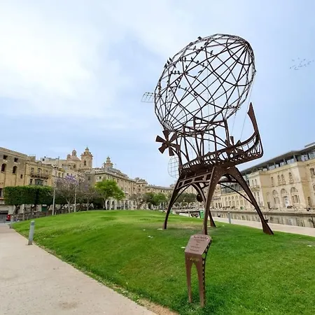 Stunning 1br With Private Terrace In Bormla By 360 Estates