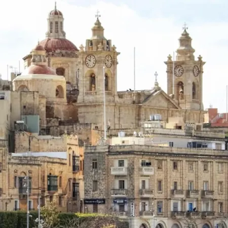 Stunning 1br With Private Terrace In Bormla By 360 Estates דירה *