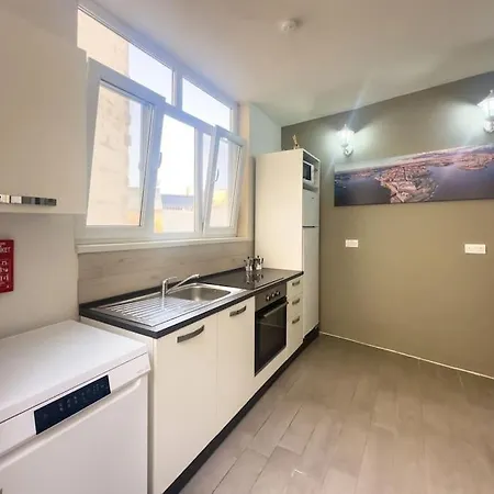 Stunning 1br With Private Terrace In Bormla By 360 Estates דירה *