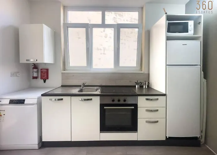 Stunning 1br With Private Terrace In Bormla By 360 Estates