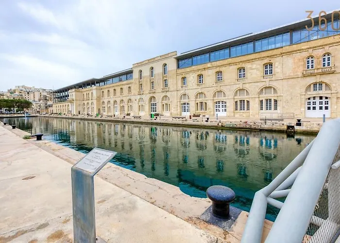 Stunning 1br With Private Terrace In Bormla By 360 Estates 아파트